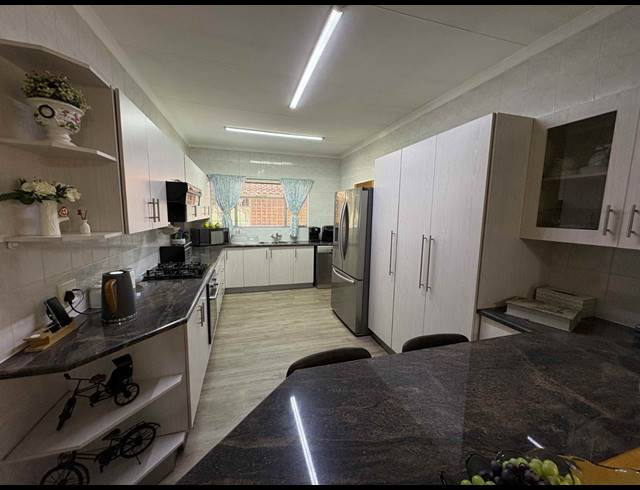 4 BEDROOM HOUSE FOR SALE IN VANDERBIJLPARK SE 3